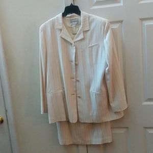 2; piece Women's suit